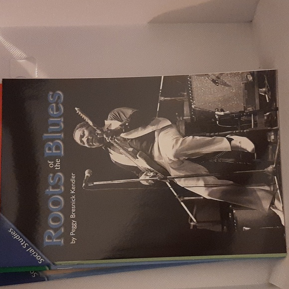 Bundle of 18 science and social studies readers - Picture 12 of 17